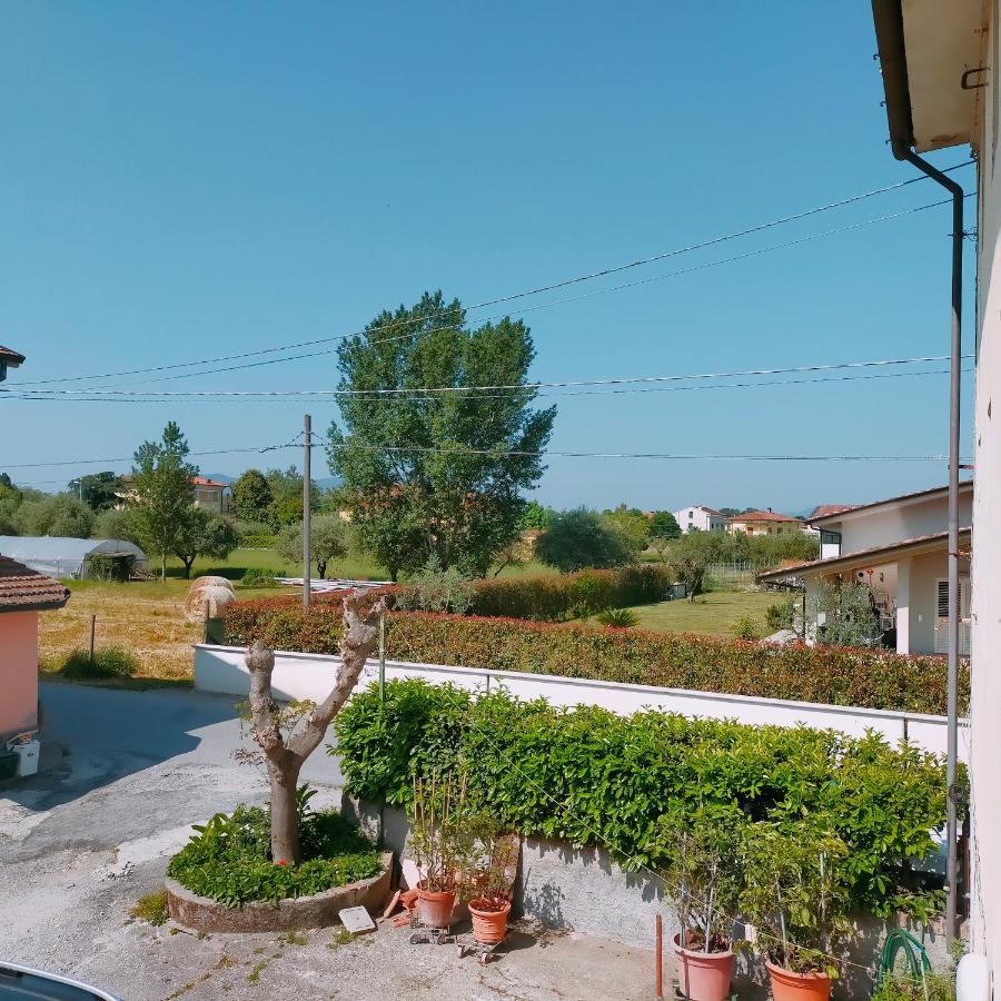 Agreable Maison En Triplex Avec Cours Interieure En Campagne Lucca Exterior photo